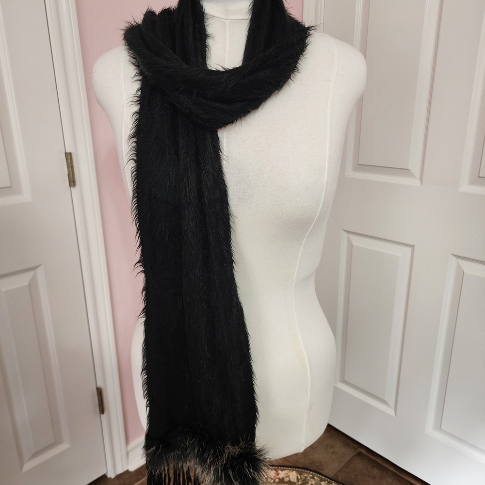 Elegant Black Faux Fur Scarf - Picture 4 of 5